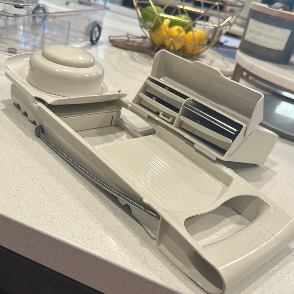 Pampered Chef Ultimate Slice and Grate.